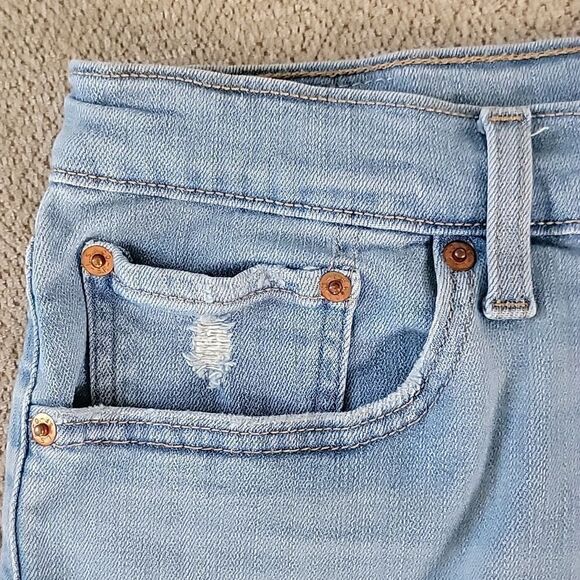 Levi's High Rise Light Wash Frayed Hem Jean Shorts - Size 31 - Picture 6 of 14